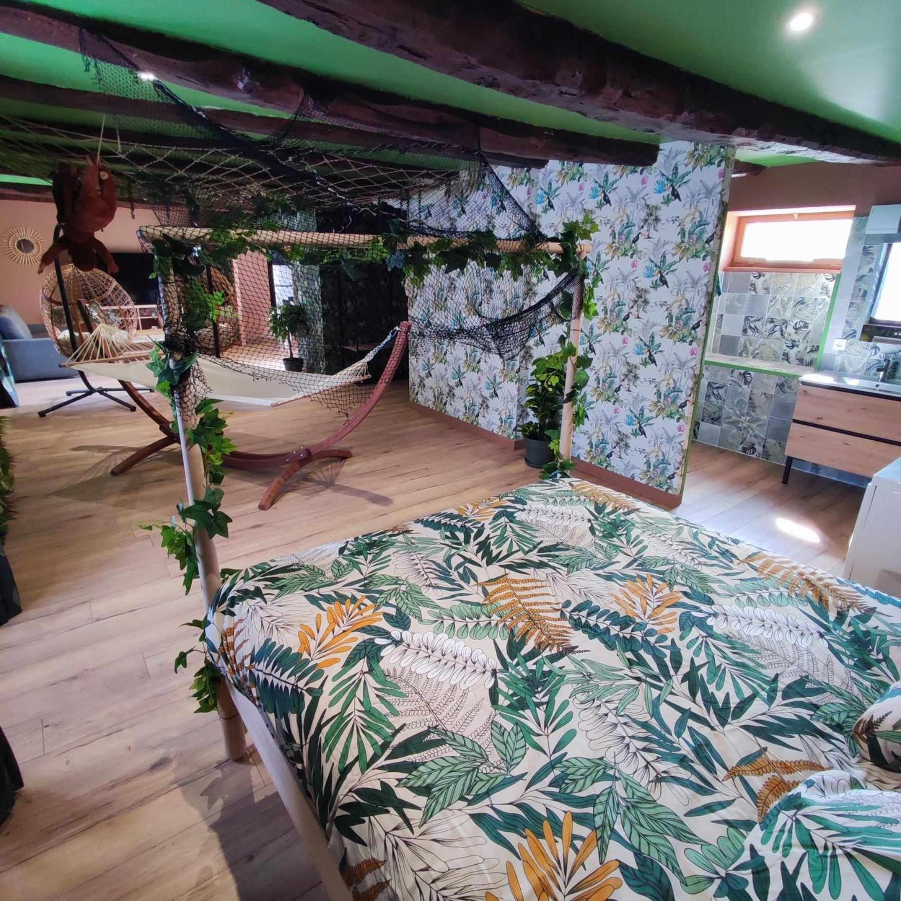 Ferienwohnung L'Evasion Jungle Saint-Pierre-de-Plesguen Exterior foto